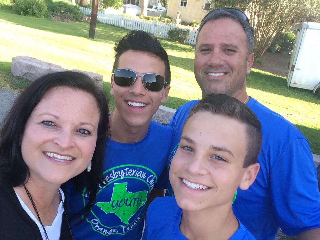 JeannieRickele's tweet photo. #FITS2015 Fun in the Son starts now!! I'm gonna miss my guys! 🌴🙌🏼🌞🏄🏼 http://t.co/7ZDfGpHAKA
