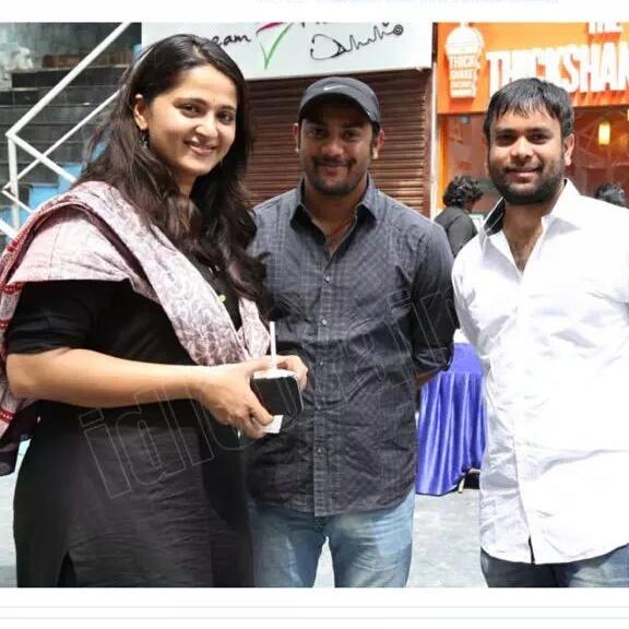 kalyankartik's tweet image. Kovelamudi Prakash #Zerosize kosama?? Anushka😨😱
