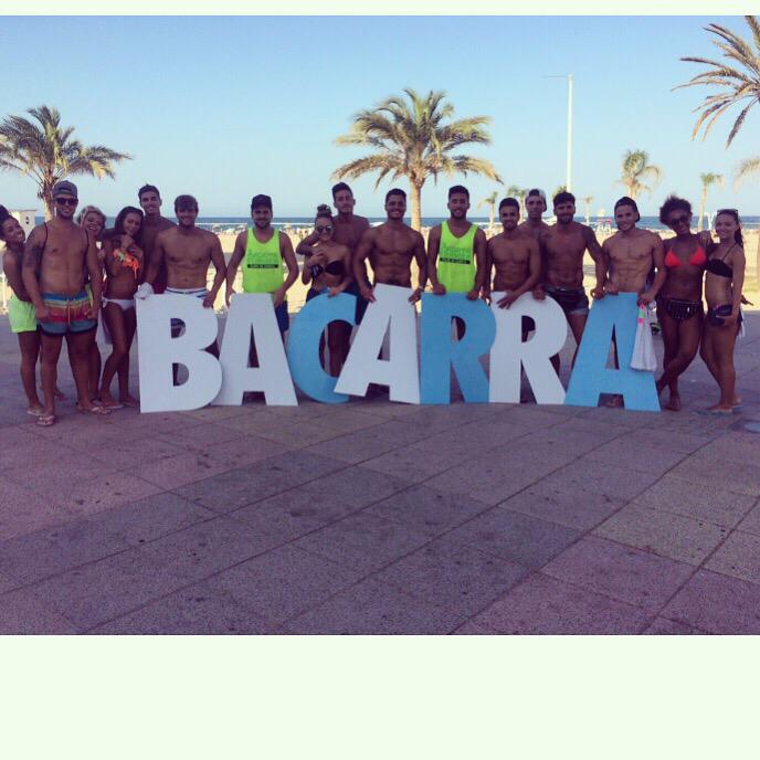 BacarraGandia's tweet photo. Esta noche fíeston con @NanoWilliam_ @YoungKiller94 @officialsosa en @BacarraGandia #EquipoBacarra #NoBacarraNoParty http://t.co/0O6zSB2pPa
