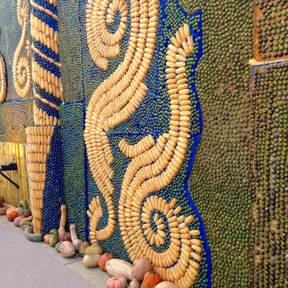 nytimesworld's tweet photo. Altar at pope's mass was made w 32,000 corncobs &amp; 200,000 baby coconuts, pumpkins, gourds &amp; seeds, by @jimbyardley http://t.co/9JSpEnN0DW