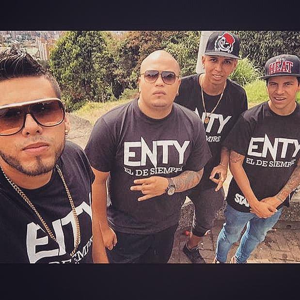 ENTYMUSIC's tweet photo. #ENTYTEAM mas que un equipo somos family #juanfvasquez@fleiva_music @FleivaRecords @gnotaprototipooficial @ENTYMUSIC http://t.co/a4jYFdVAdy