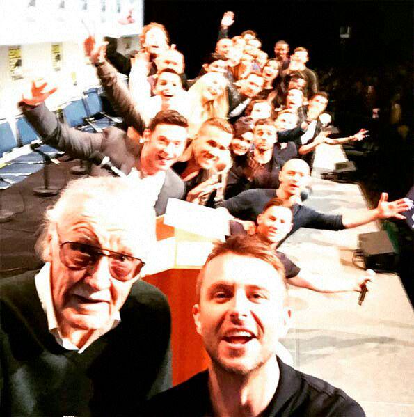 DPremierAlexx's tweet photo. #SelfieConStanLee Buena Selfie De Están Lee Con Los Actores De las Películas De Marvel A Manos De 20th Century Fox http://t.co/JL63txwrAK