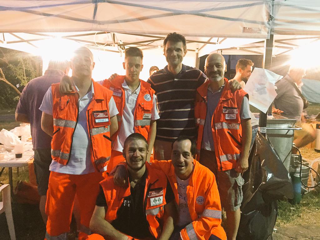 Pasantalucia's tweet photo. Insieme a @MattBiff alla festa di Santa Lucia @comunepo http://t.co/GtvyuQnX6V