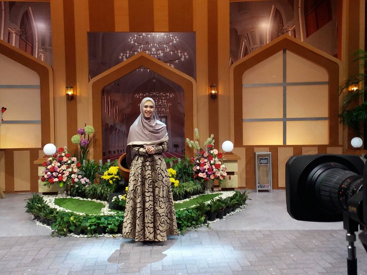 TRANSTV_CORP's tweet photo. Yuk kita mendengar teladan dari Nabi Hud AS bersama Uztadzah @oki_setiana #SII_jagalisanmu http://t.co/FubfwNsnjh