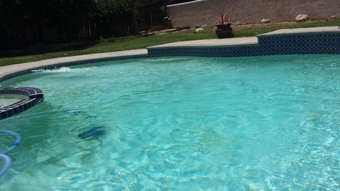 Country music sunshine and beer ;) favorite kind of pool day #sundayfunday http://t.co/ihmFLZUGxc