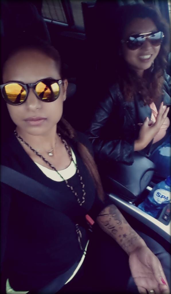 SHISFASHION's tweet image. Na een heerlijke dag in Roden, weer onderweg naar het Wilde Westen.. 😆 #QualityTimeWithMyBestie #RoadTripDingen 👌💖