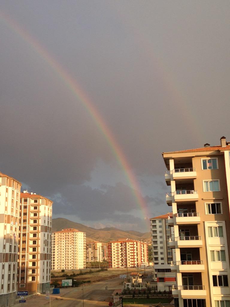 coniiibrawo's tweet photo. Ilk defa iki tane #gökkuşağı gördüm ☺️ http://t.co/hoFSORVUol