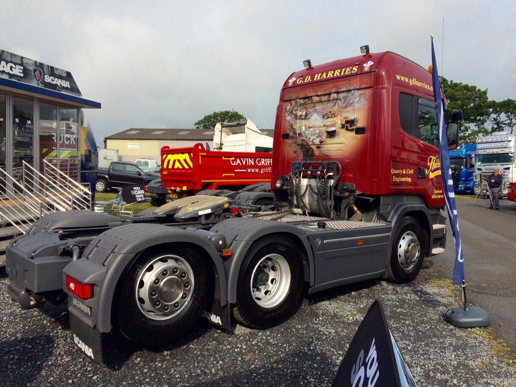 keltruck's tweet photo. @WalesTruckShow http://t.co/MHCYvFEiWL #Scania 6x2 tag axle. Nice art work! @RWKeltruck @ScaniaUK #SuppliedByKeltruck http://t.co/vv00VAqRki