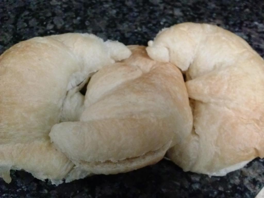 ChefShankz's tweet photo. Croissant. 3-way.   #foodporn http://t.co/uucc7TpEZM