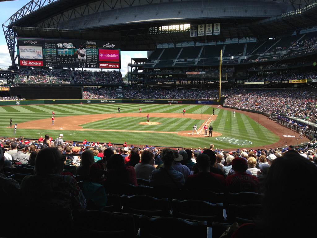amcjec's tweet photo. Great day for a baseball game! Let's go Mariners! http://t.co/bHuWb9qi1g