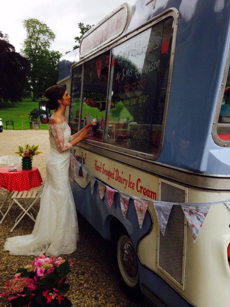 #scoopsnsmiles#wynyardhall#icecream#wedding#sunshine#mintchocchip