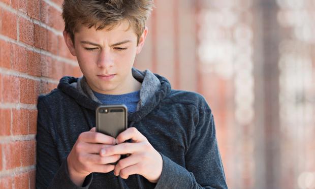 IndependentBapt's tweet photo. Breaking! Relationships Exist Outside http://t.co/ZuWkT5qkYr #family #relationships #smartphonefail #smartphones http://t.co/2NgfVy4XEf