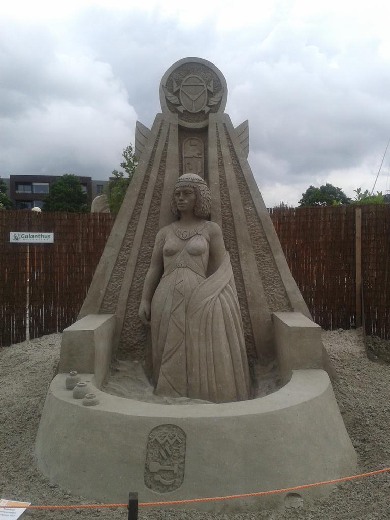HoeksmaWanda's tweet photo. Leuke uittip: zandsculpturen in Sneek, prachtig! http://t.co/ZNDOhqbMyk