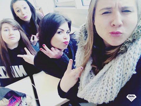 salomeecharles's tweet image. Sa me manque de ne plus vous voir tout les jours! 😔

#Mabase 💘
@Camille08c @DeboraahHaahaa @Maellee_f