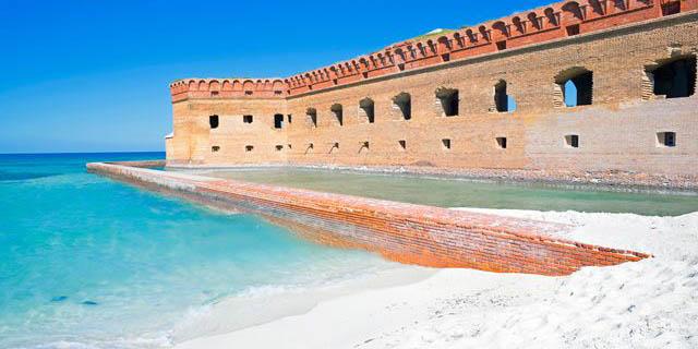 Refinery29's tweet image. Dreaming up a getaway ASAP—15 of America's best beaches: r29.co/1QZUHO8