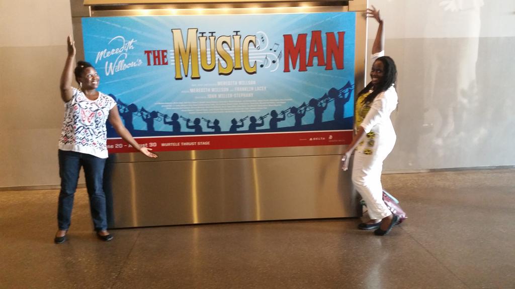 HannahTSpenc's tweet photo. @GuthrieTheater with @Kemi_Ojelade What a production!!! Bravo! #TheMusicMan  #ILoveMusicals http://t.co/RAGe7sgK3M
