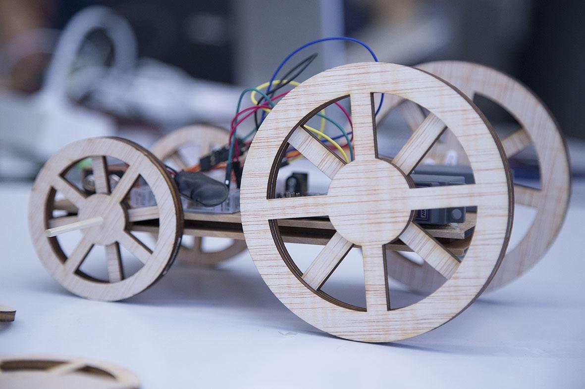 FabLabStQ's tweet photo. #FabKidsStQ @esadecreapolis final touch on projects before presenting #3dprinting @Laserprojectes @bqreaders http://t.co/KEq4DBx2TN