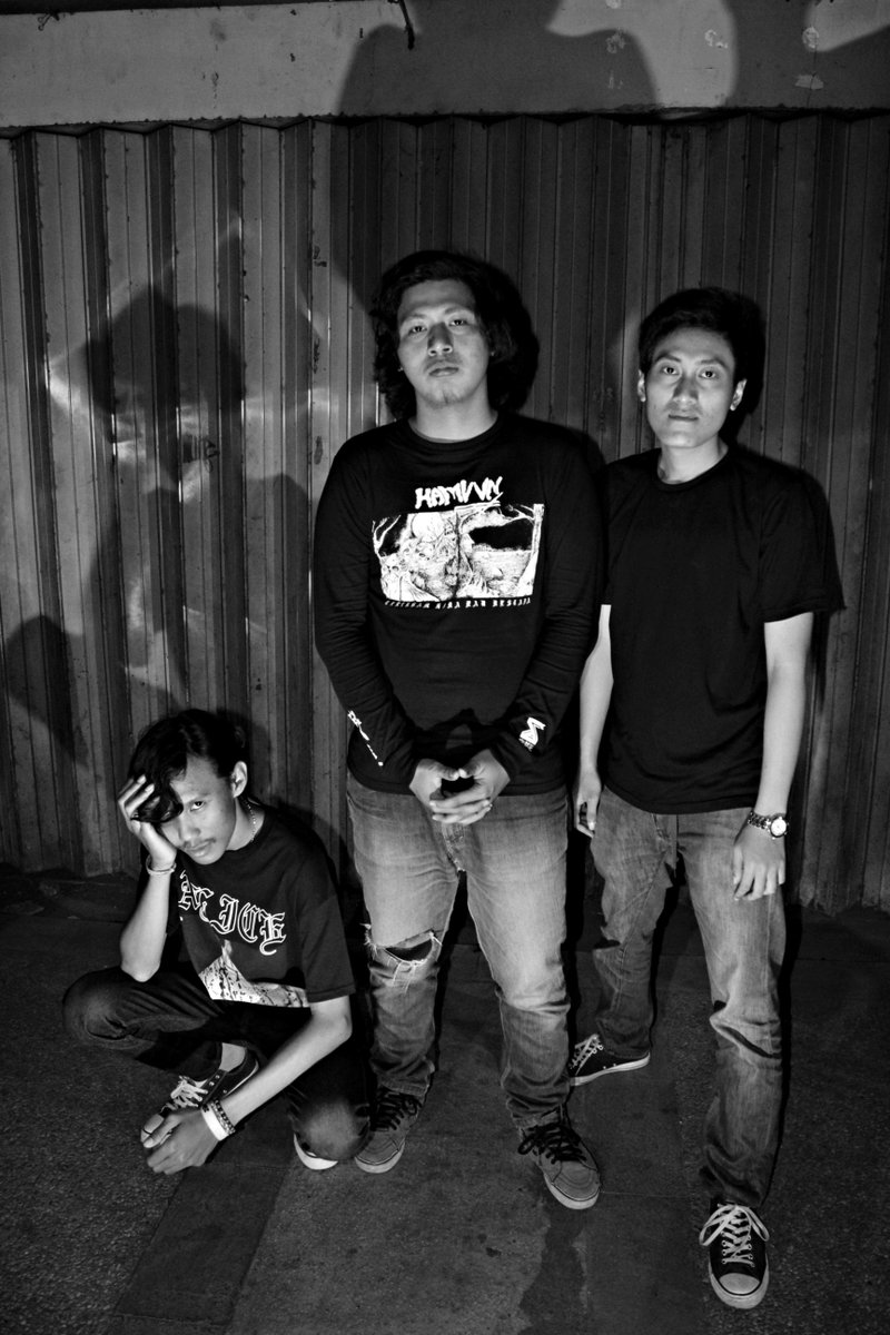 HEYHO !
Kita kembali lagi ke studio . New Concept , New Sound , New Material .

DANKE SCHON !!