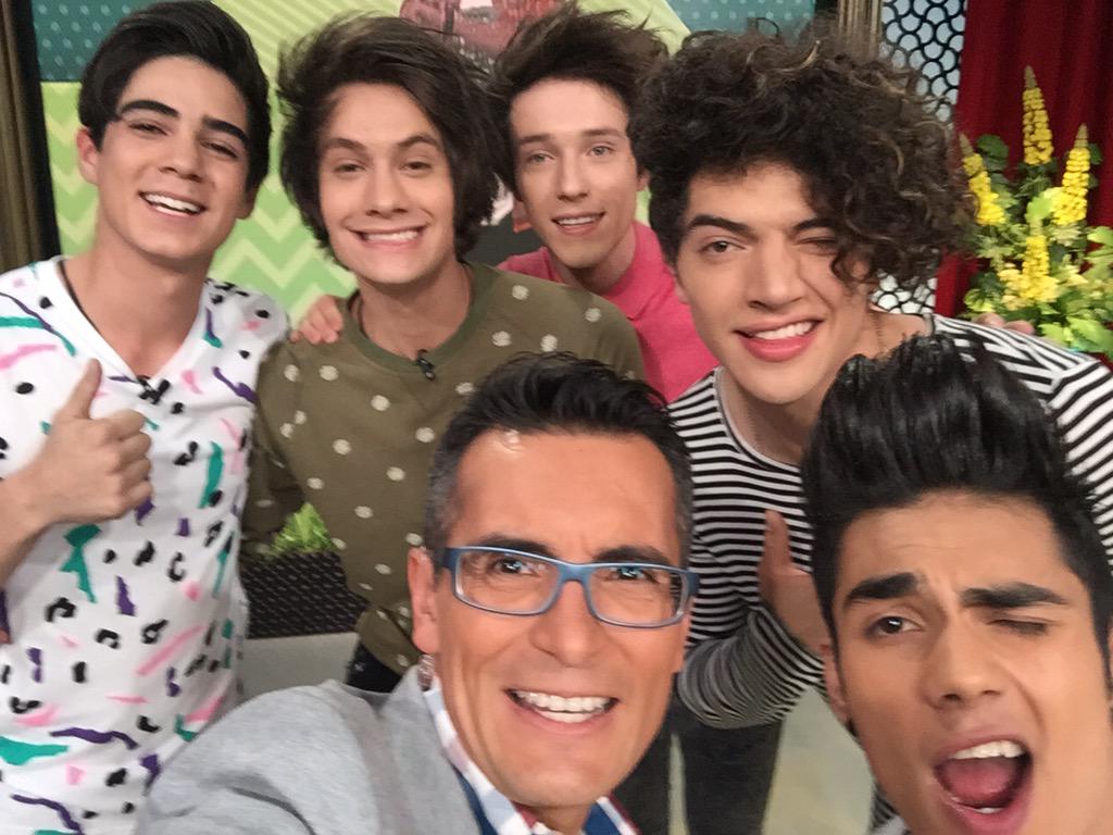 Pónganle en @AztecaTrece porque #CD9InvadeVengaElDomingo <a href="/somosCD9/">Nuevo CD9</a>