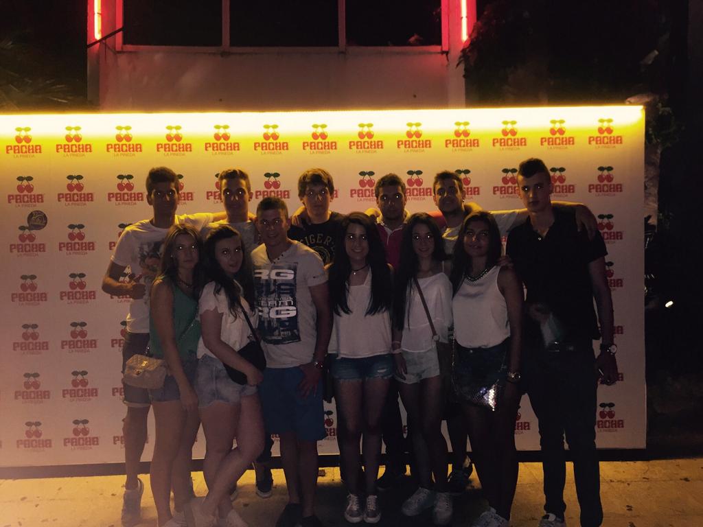 Luciaacartie's tweet photo. Se necesitaban unos dias asi con esta gente. http://t.co/O145cItFCR