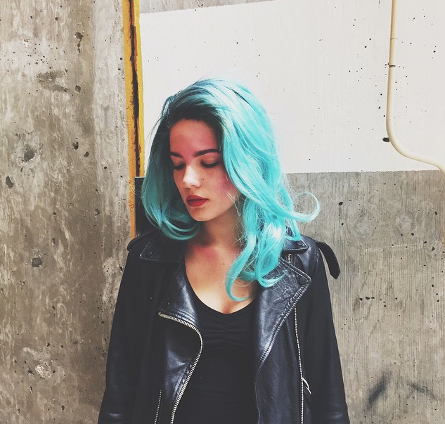ComplexMusic's tweet photo. .@halseymusic shared some major details about her upcoming album: http://t.co/BhzhkF7Ibw http://t.co/aNwQS2ZUcy