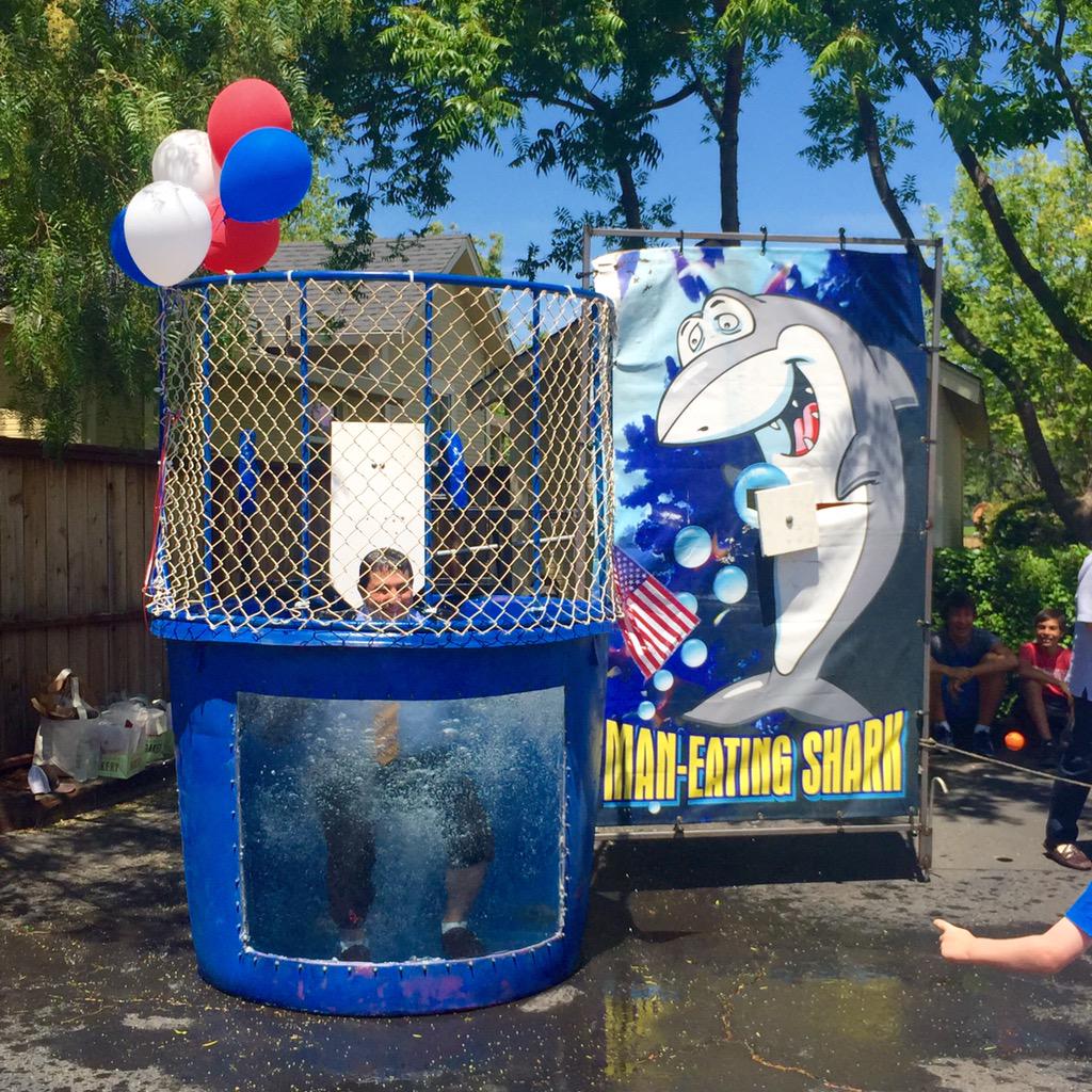 _TFL_'s tweet photo. Good arm! #BastilleDay @BouchonYV #DunkTank @michaelminnillo http://t.co/inI6wT7E0h