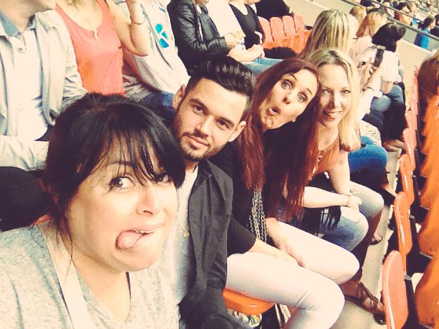 nikkidempsey5's tweet photo. #EdatWembley http://t.co/4ueOa9UQZp