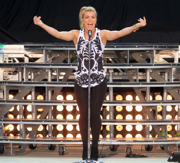 She killed it at on Friday and today we are wishing Kimberly Perry of a happy birthday! 