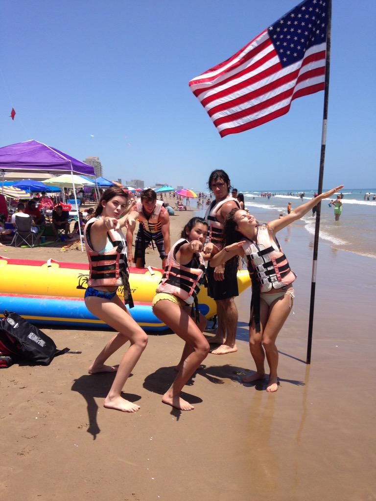 mirandabaeza17's tweet photo. South Padre never disappointsΒ‘!π΄ ππ#LETSPADRE @mackcahill http://t.co/7QQjZ1Pprp