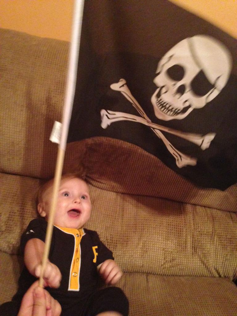 thathairyguy's tweet photo. #LetsGoBucs #SundayNightBaseball @Pirates @espn http://t.co/iEEnolvcZe
