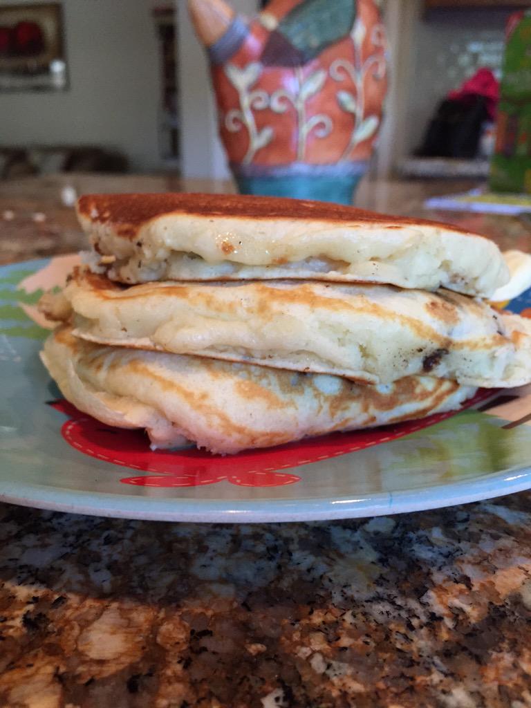 erinsgirls's tweet image. Proof #breakfastfordinner #firsttime #maybelasttime #chocolateinthepancakes