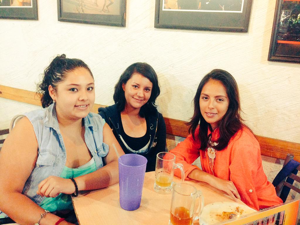 zilitze's tweet photo. Las mejores amigas que puedan existir! 💁🏽💁🏻💁🏻 http://t.co/o46QCttjmD