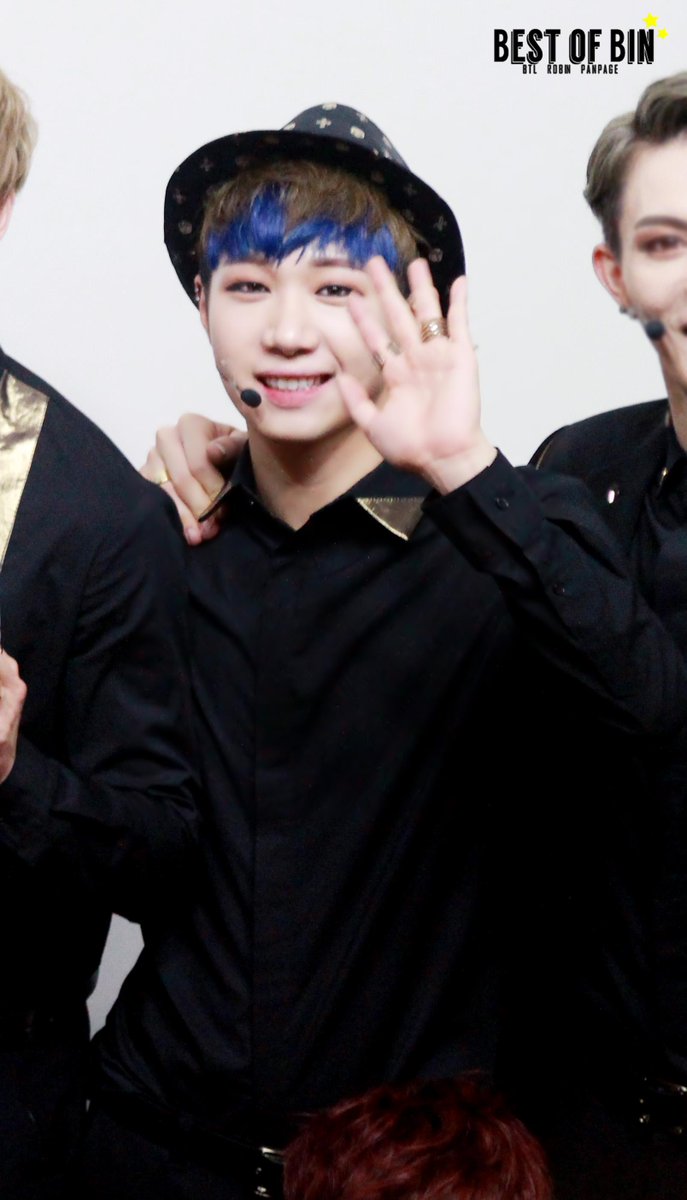 bestofbin's tweet photo. 150709 BTL 쇼케이스 로빈
#BTL #쇼케이스 #골드문 #로빈
마지막은 인사하는 사진으루~ 👋
모두들 좋은 하루 되세용 :)
💗 @btl__robin 💗 http://t.co/qpE2qUUv6y