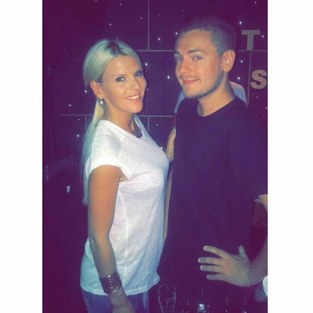 planetepoeple's tweet photo. @Amelie_Officiel en compagnie de @jeremstar http://t.co/7qqxUtOmUt