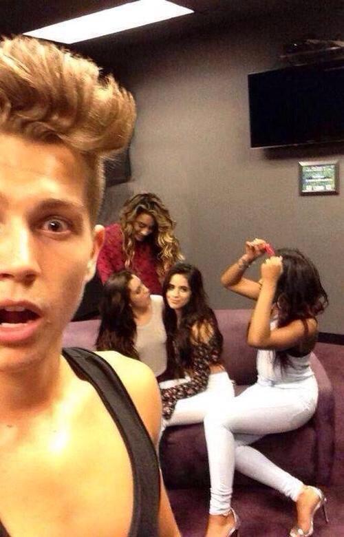 kcc88s's tweet photo. acho que essa é uma das maiores camren evidencias http://t.co/FbpnGsMdfp