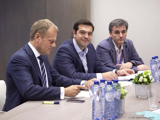 Suanzes's tweet photo. Tsakalotos' face says it all #EuroSummit http://t.co/7PPKC4X6gX