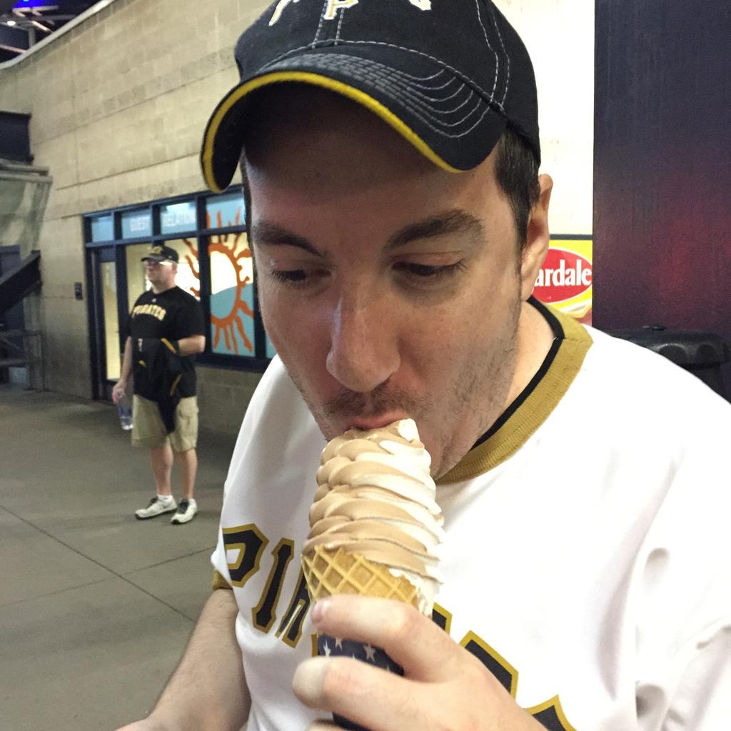 DreamFeeny's tweet photo. Totally Fun Monday! Meet out Captain Scott. He loves ice cream http://t.co/mHPRnZ6LPk