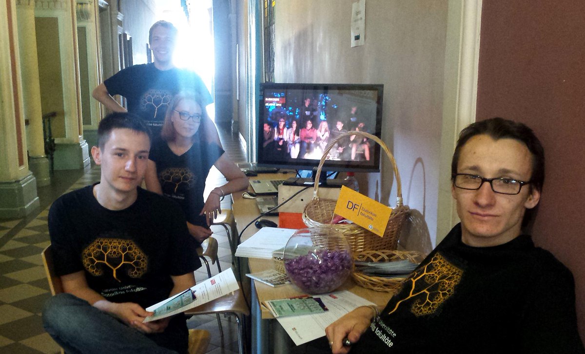 LU_Datorika's tweet image. Šodien DF ierodas jaunie studenti,lai noslēgtu studiju līgumus. @LUDFSP aicina pieteikties Sējienam 2015!