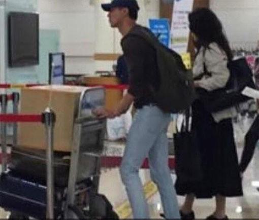 TheDramaKorea's tweet photo. Gosip of the week : Jo In Sung ke Jepang bareng Go Hyun Jung &amp; digosipin jadian. Gong Hyo Jin mana Gong Hyo Jin... http://t.co/Dgxc1i9fgV