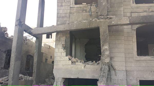 RashaJarhum's tweet photo. My bro n law @walidalsaqqaf house bombarded yesterday by #OpRestoringHope residents incl. children injured. #Yemen http://t.co/tqTHMFPbju