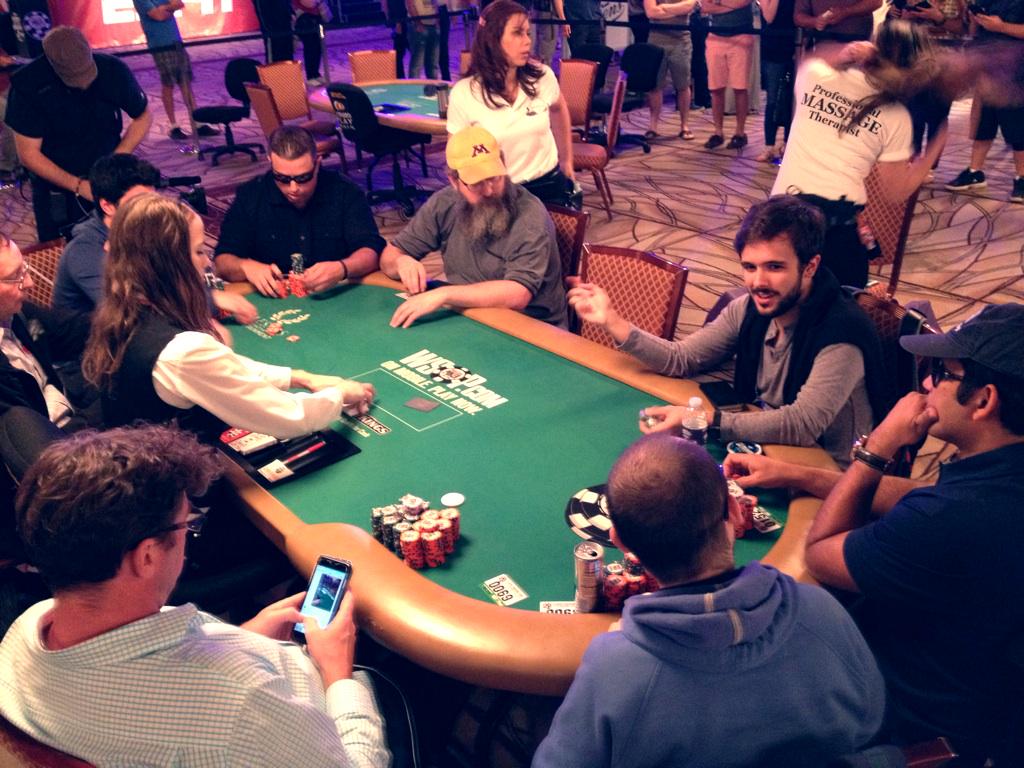 SuperPoker's tweet photo. #Evento68ME Mesa de @YuriNerdguy e @lucasfauth10! #SPnaWSOP #WSOP2015 #MainEvent http://t.co/iRA8CfNtus