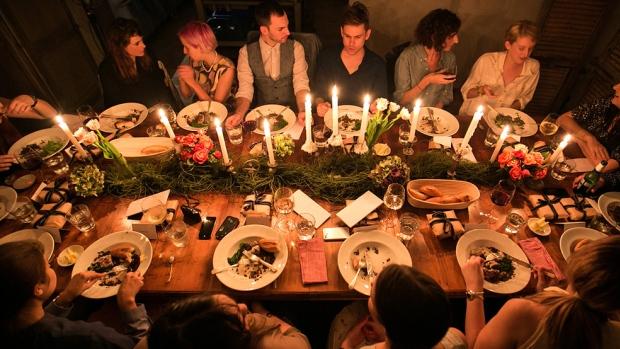 chefchefscom's tweet image. 75% of social dining event attendees believe it’s worth paying more money for a unique dining experience.