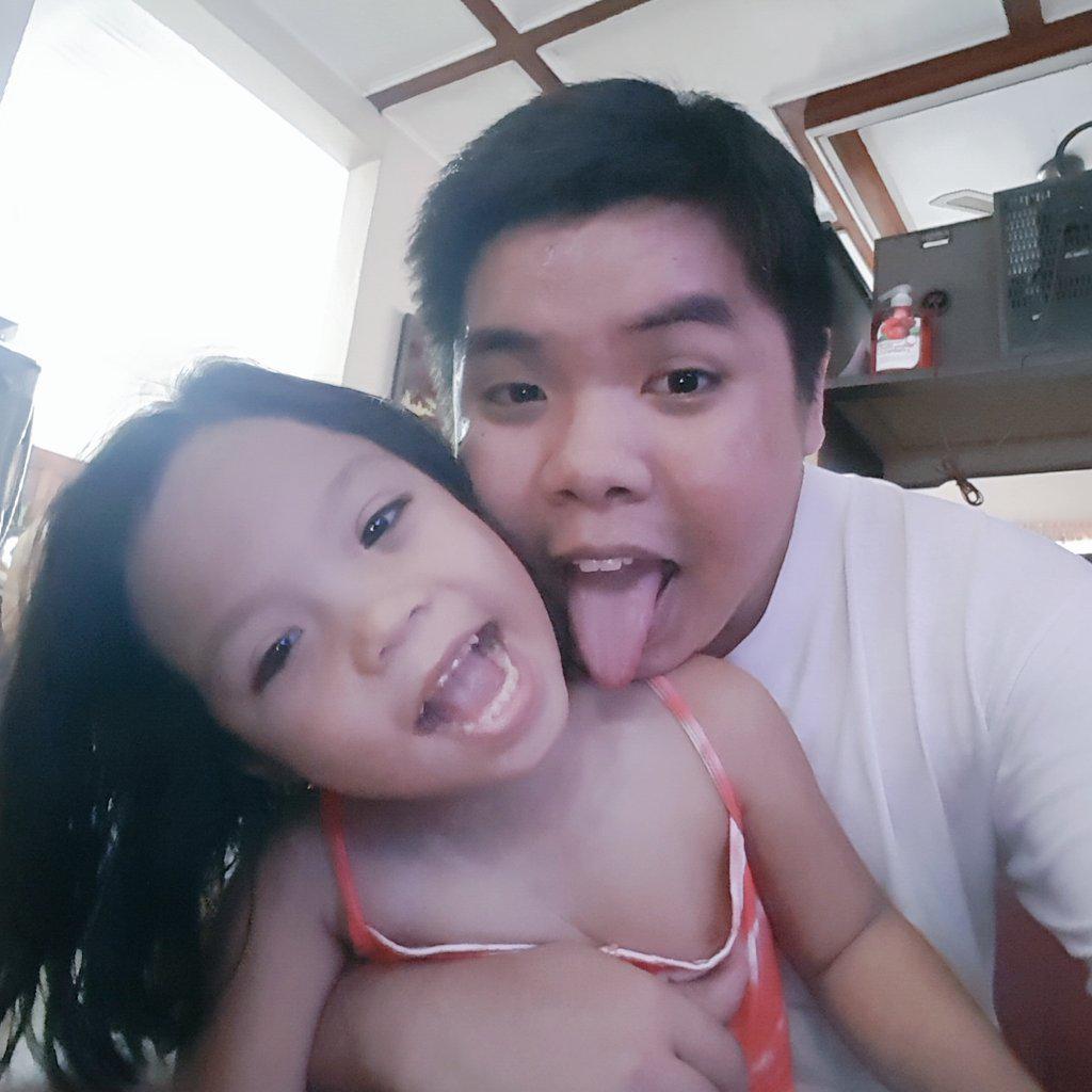 i_zeronine's tweet image. She was crying tapos sabi niya picture daw kami #okaygo #pabebe