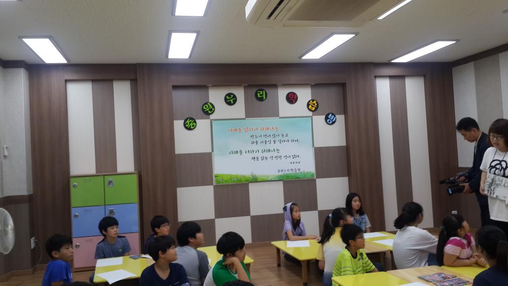 ktl6211's tweet photo. 중원초등학교 누리도서관이 이재명 성남시장님, 성남교육장님 등 많은 내빈 참석하에 개관하였습니다. 학생들 방과후 학습.독서활동, 학부모 여가공간으로 활용될겁니다. 축하합니다. http://t.co/iqkhPMZbqJ