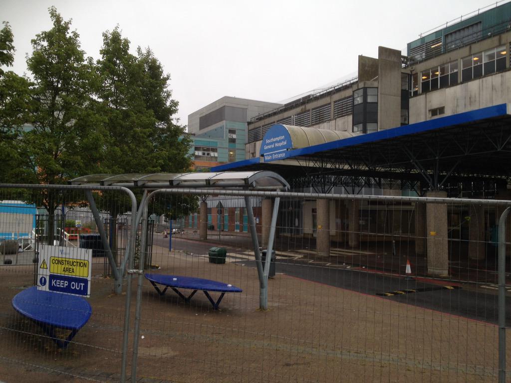 Southampton General Hospital main entrance closed for refurb. <a href="/dailyecho/">Daily Echo</a> - Give time for alternative route.
