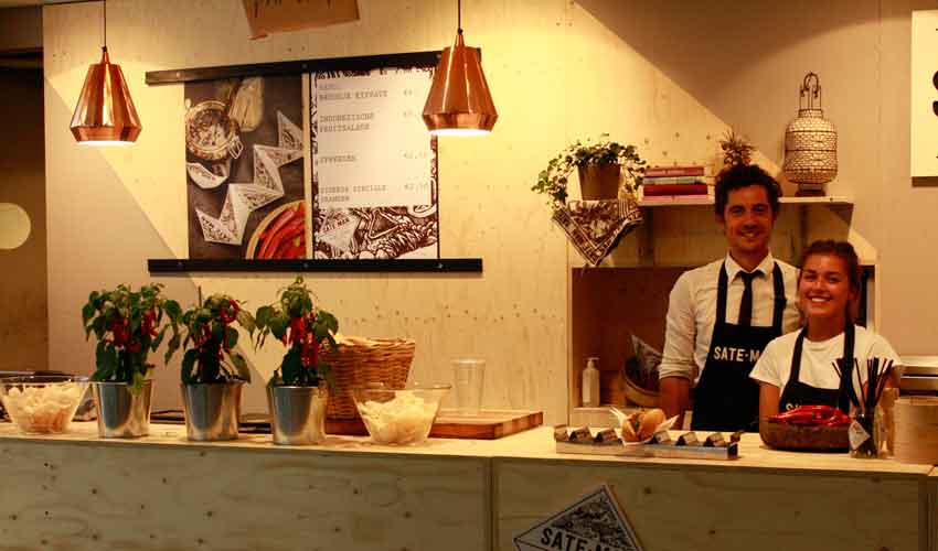 BuikvRotterdam's tweet photo. Streetfood pop-up ETEN Centraal biedt hongerige reizigers een wisselend aanbod op Rotterdam CS http://t.co/H7zrINTKI1 http://t.co/m78rY1Cy29