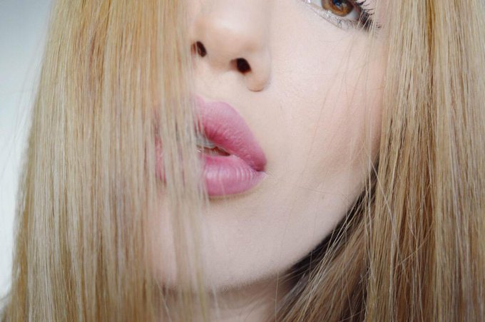 Brunette to blonde!? Easy check it out here http://t.co/YmTYj6g2dP #blonde #hair http://t.co/R1sSH0o<a href="/tag/hair"class="tags"><span>#hair</span></a><a href="/tag/blonde"class="tags"><span>#blonde</span></a>