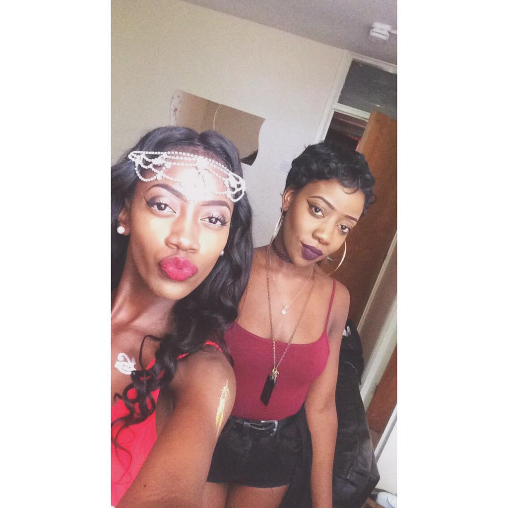 Tfashionmiracle's tweet photo. #zim35reloaded #Zim35 #Zim35BBQ #ZIM35WEEKENDER with the twin 👯 http://t.co/eBhoGJwqXv