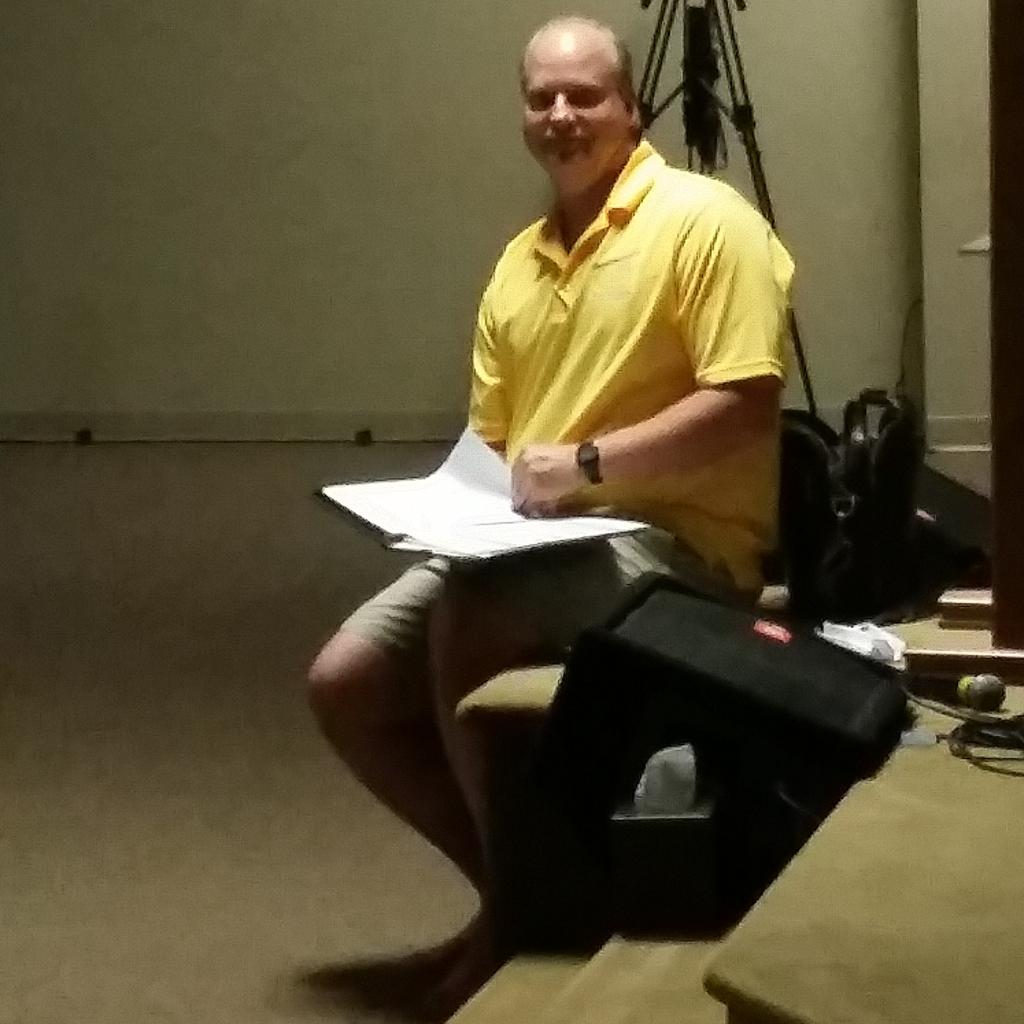 lola_larson's tweet photo. This was taken this past Saturday as he was preparing to bring God's word ..my husband Rich! http://t.co/Z29YJWuuhJ
