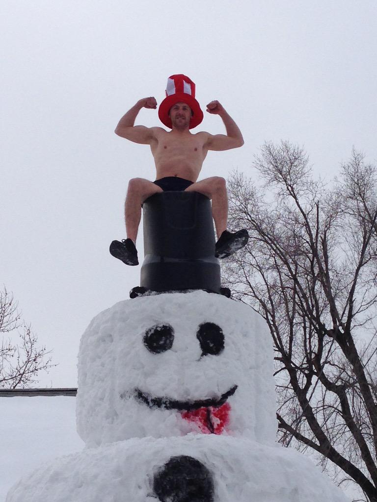 Jtmags33's tweet photo. @AmandaCerny how about build a 30ft snowman http://t.co/GSAP6XrkB4